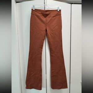 ALO Yoga Low Rise Leggings in Rust